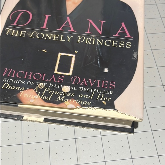 Diana: The Lonely Princess Book - Picture 6 of 7